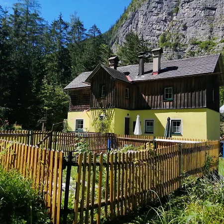 Haus Waldbach 度假居 *