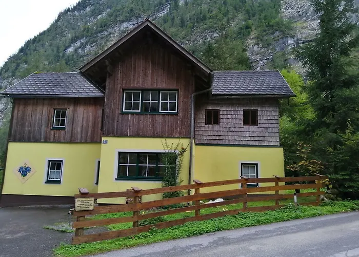 Haus Waldbach * Χάλστατ